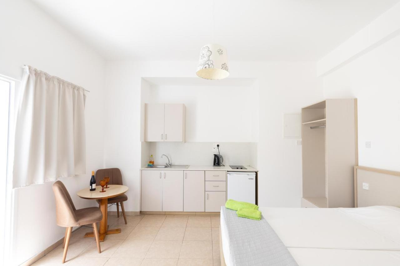 Christothea Apartments Ayia Napa Ruang foto